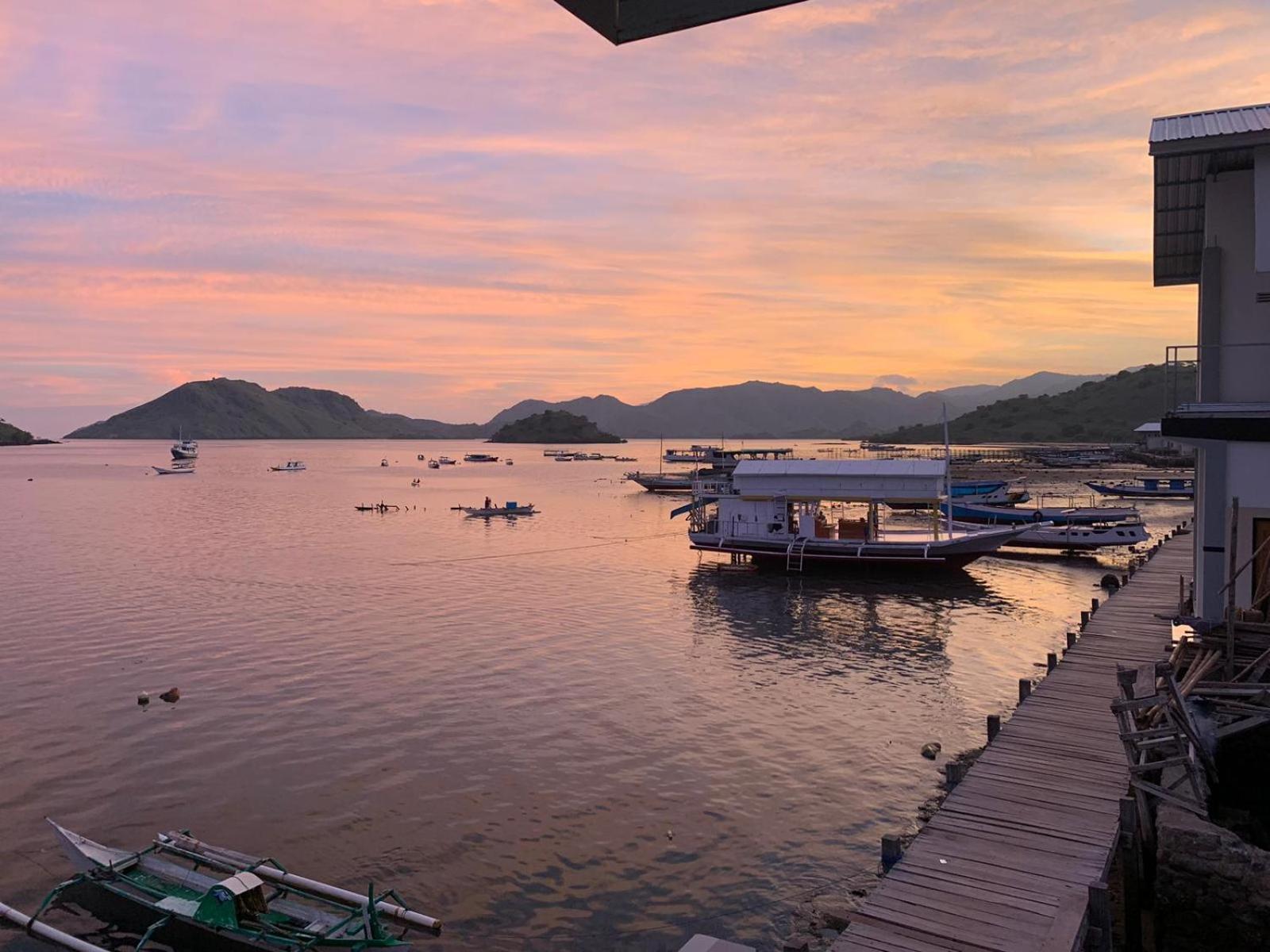 Ora Komodo Home Stay Экстерьер фото