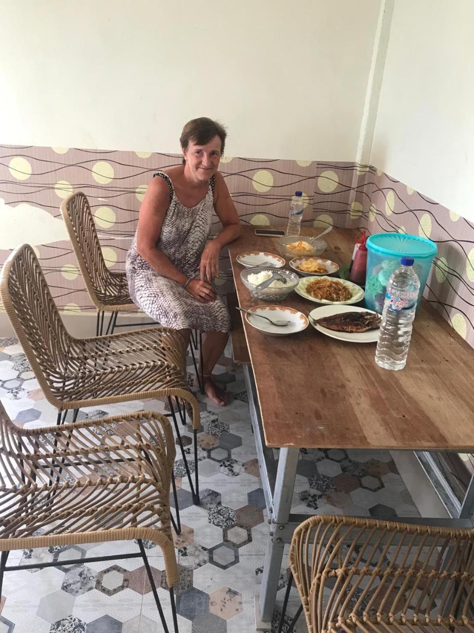 Ora Komodo Home Stay Экстерьер фото
