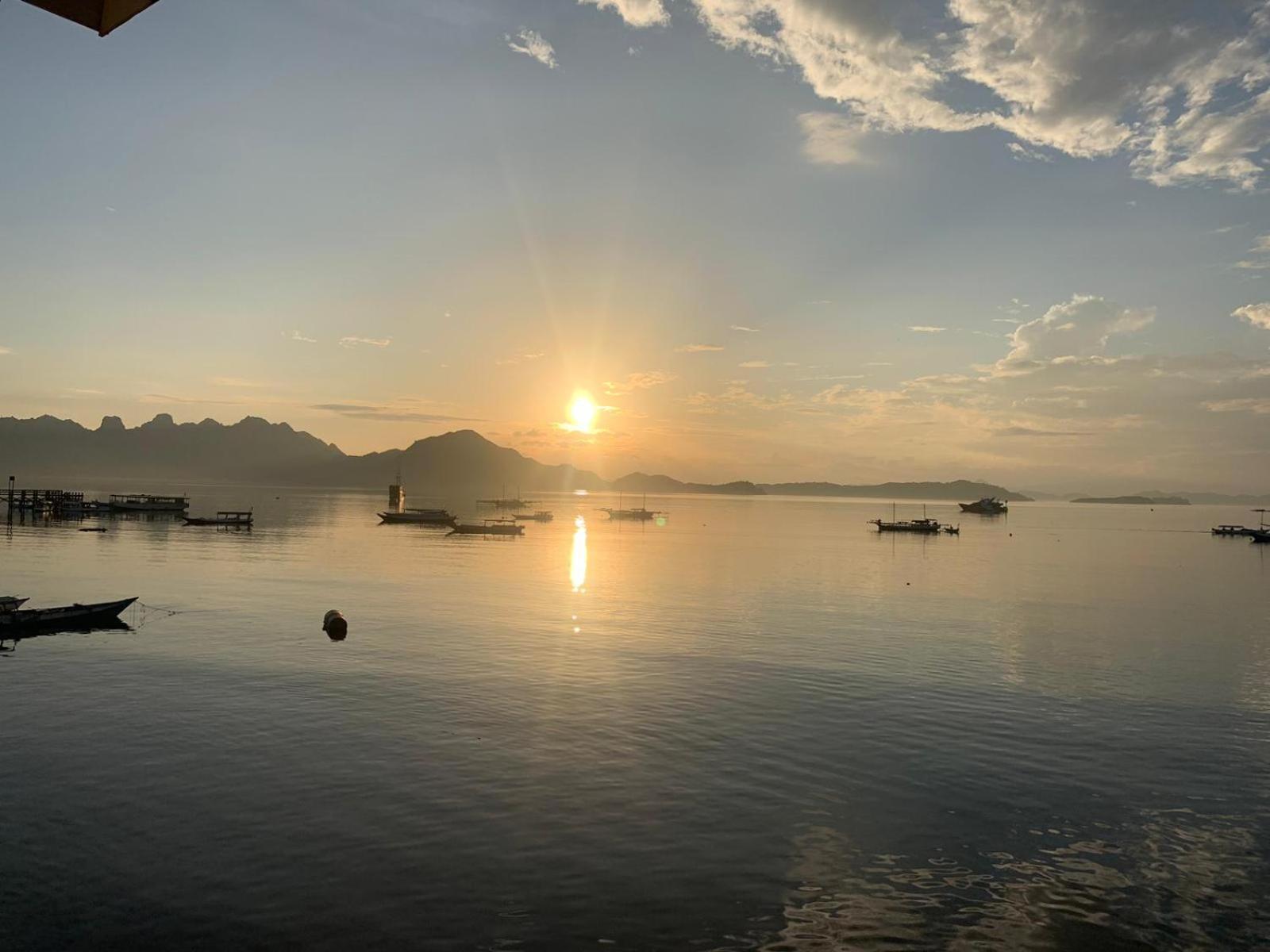 Ora Komodo Home Stay Экстерьер фото
