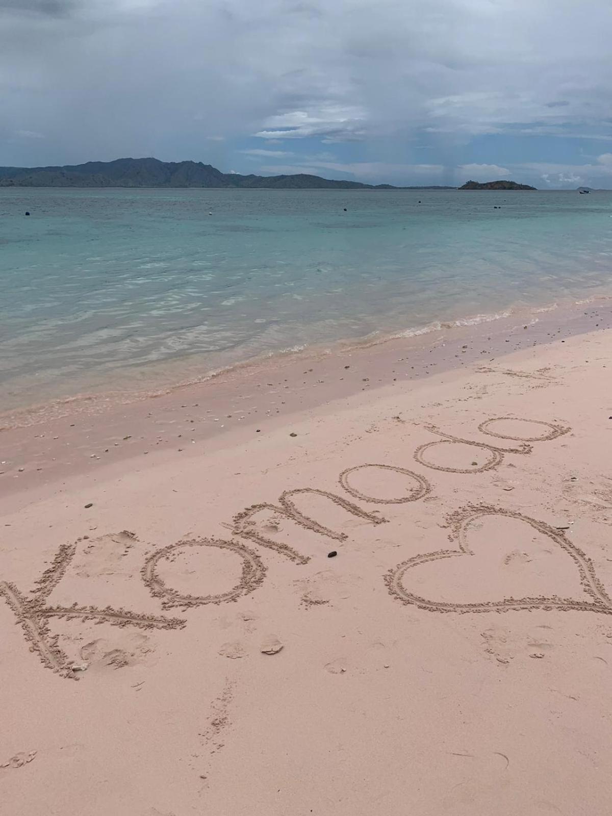 Ora Komodo Home Stay Экстерьер фото