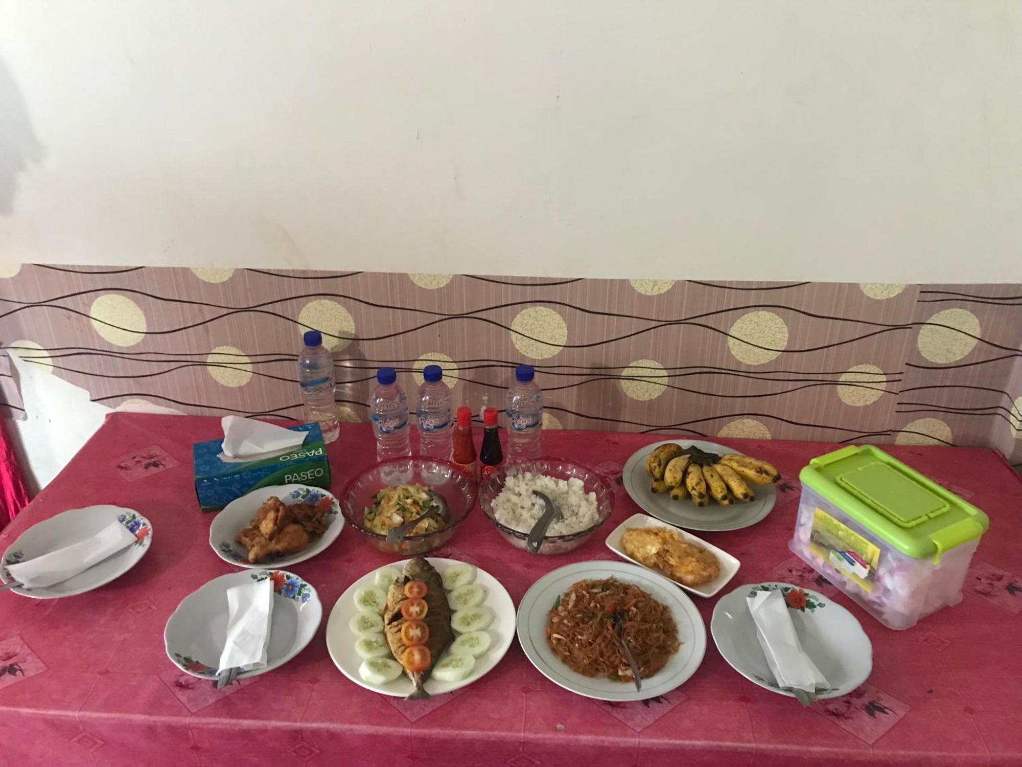 Ora Komodo Home Stay Экстерьер фото